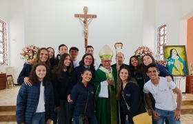 Visita del Arzobispo con los jóvenes!
