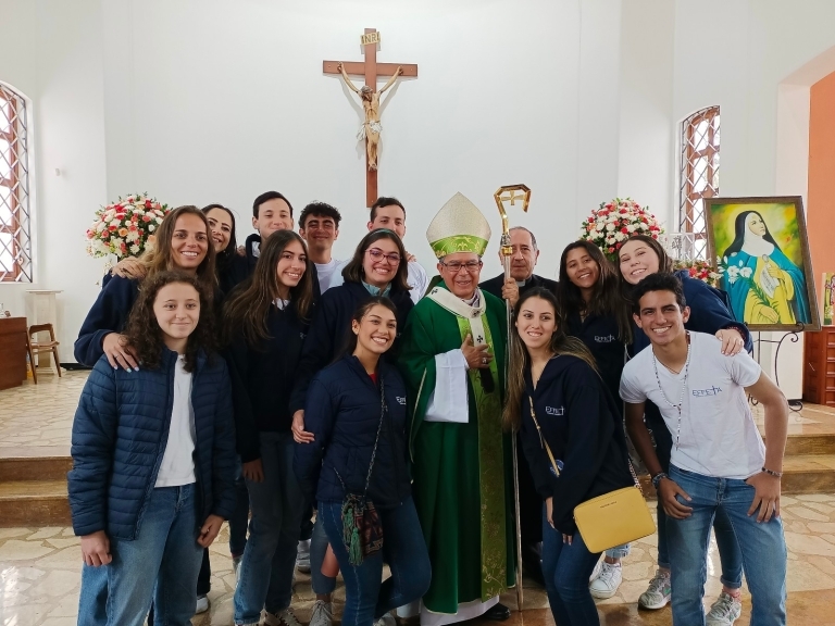 Visita del Arzobispo con los jóvenes!